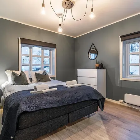 Lofoten Apartmanhotel 3*
