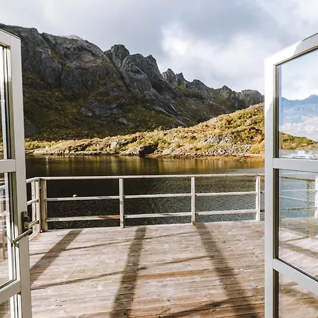 Lofoten Apartmanhotel 4*