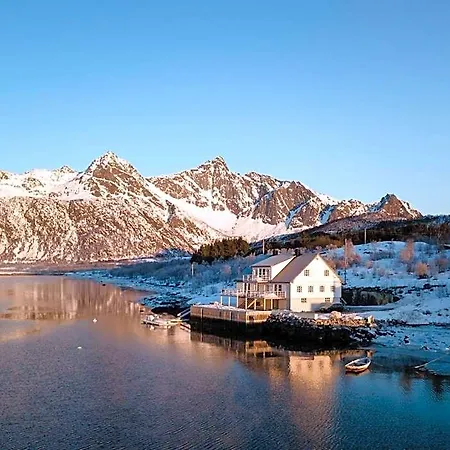 מלון דירות Lofoten 4*
