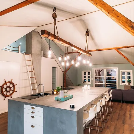 Lofoten Apartmanhotel 4*