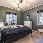 Lofoten Aparthotel 4*